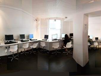 Интернет-кафе в Лондоне. Фото с сайта piccadillybackpackers.com Интернет-кафе в Лондоне. Фото с сайта piccadillybackpackers.com