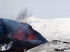 Полеты над Шотландией приостановлены из-за извержения вулкана