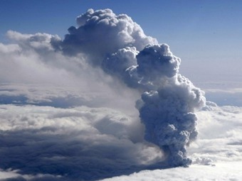 Извержение  вулкана Эйяфьятлайокудль. Фото ©AFP