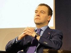 Медведев вылетел на похороны Качиньского