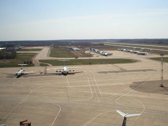 Взлетно-посадочная полоса Национального аэропорта Минск. Фото с сайта airport.by Взлетно-посадочная полоса Национального аэропорта Минск. Фото с сайта airport.by