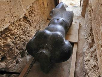 Найденная в Египте статуя, предположительно
изображающая Птолемея IV. Фото ©AFP
