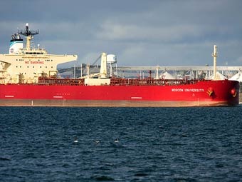 Российский танкер пропал из эфира после атаки пиратов