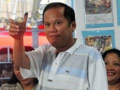 Сын убитого оппозиционера побеждает на выборах президента Филиппин 