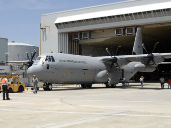 ������� C-130J-30 Super Hercules ��� ��������. ���� � ����� www.defenseindustrydaily.com