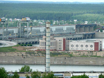 Вид на Нижнекамскую ГЭС. Фото пользователя Brucke-Osteuropa с сайта wikipedia.org