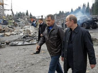 Глава МЧС Сергей Шойгу и Владимир Путин на шахте "Распадская". Фото ©AFP