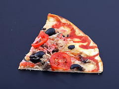 Неапольские пиццерии уличили в топке печей гробами