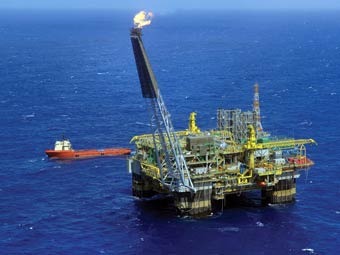 Нефтяная платформа на бразильском шельфе. Фото (c)AFP Нефтяная платформа на бразильском шельфе. Фото (c)AFP