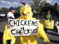 Жителям Невады запретили приходить на избирательные участки в костюмах цыплят