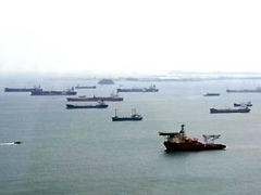 В Сингапурском проливе разлилось две тысячи тонн нефти