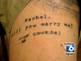 Житель Сан-Диего позвал возлюбленную замуж татуировкой