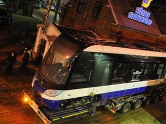 В Риге появился зловонный трамвай
