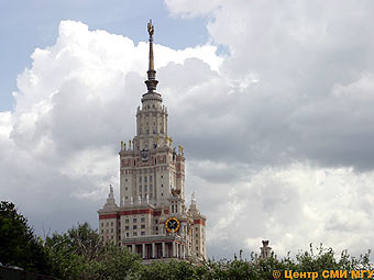 Главное здание МГУ. Фото с сайта msu.ru 