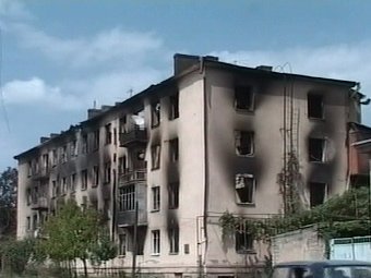 Поврежденное здание в Южной Осетии. Кадр телеканала НТВ, архив