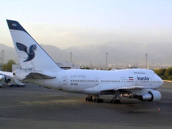 Самолет Iran Air в аэропорту Мехрабад. Фото пользователя Arpingstone с сайта Википедии Самолет Iran Air в аэропорту Мехрабад. Фото пользователя Arpingstone с сайта Википедии