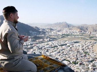 Рамзан Кадыров на хадже в Саудовской Аравии. Фото с сайта chechnya.gov.ru Рамзан Кадыров на хадже в Саудовской Аравии. Фото с сайта chechnya.gov.ru