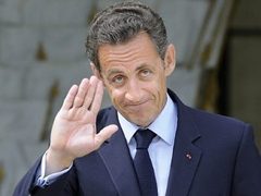 Саркози поддержал замешанного в скандале с L'Oreal министра