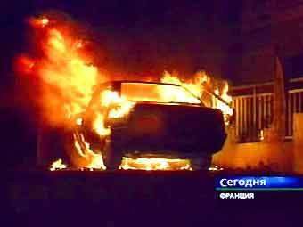 Подростки в Гренобле сожгли 50 машин