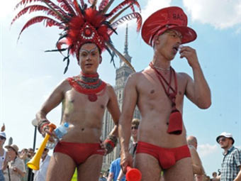 Гей-парад в Польше закидали яйцами