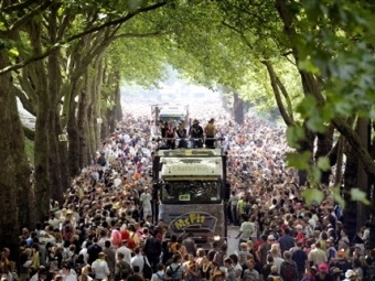 В давке на фестивале Love Parade погибли десять человек