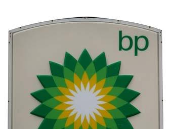 Активисты Greenpeace блокировали все заправки BP в Лондоне