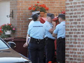 Французской чете  предъявили обвинение в убийстве 8 младенцев