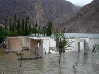 Из-за наводнения в Пакистане без крова остались 980 тысяч человек