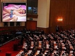 Индонезийским парламентариям показали порно