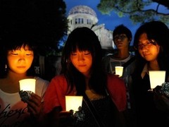 Представитель США впервые принял участие в траурной церемонии в Хиросиме