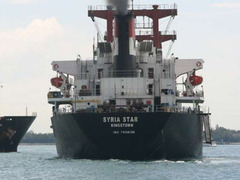 Сомалийские пираты захватили судно с сирийскими моряками