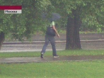 Ливень в Москве. Кадр Первого канала, архив