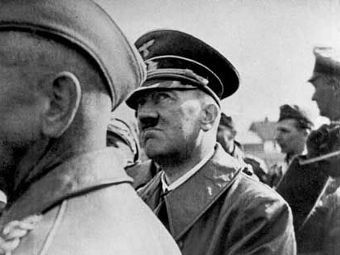 Гитлер в предместье Варшавы. Фото ©AFP, архив