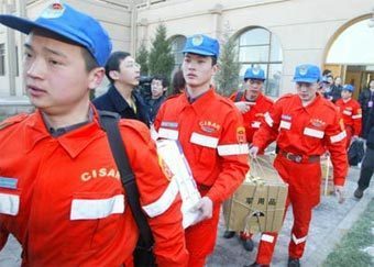 Китайские спасатели. Фото (c)AFP