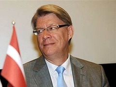 Президент Латвии ответил Лужкову через Twitter
