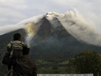 Жителей Суматры эвакуировали из-за вулкана
