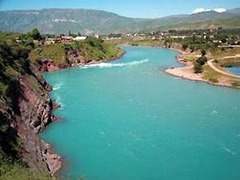 В Таджикистане в упавшей в реку машине погибли семь человек