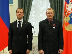 Президент наградил участников тушения пожаров