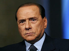 Самолет Берлускони совершил аварийную посадку