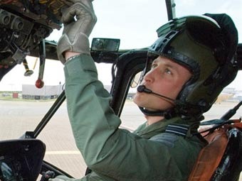 Принц Уильям получил диплом летчика-спасателя