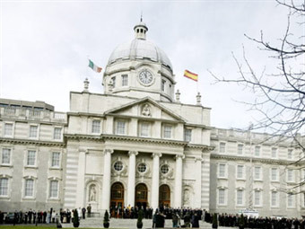 В ворота ирландского парламента врезался грузовик