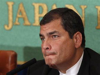Президенту Эквадора удалось выбраться из окруженной больницы