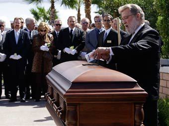 Тони Кертиса похоронили с любимой книгой и смартфоном