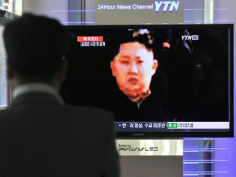 Ким Чон Ын на экране телевизора. Фото ©AFP