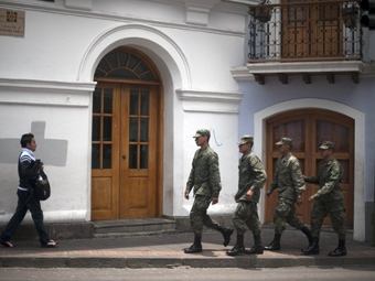 Президент Эквадора продлил режим чрезвычайного положения в стране