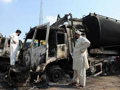 Боевики сожгли в Пакистане 10 бензовозов НАТО