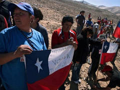 Чилийские спасатели добурили шурф к заблокированным шахтерам