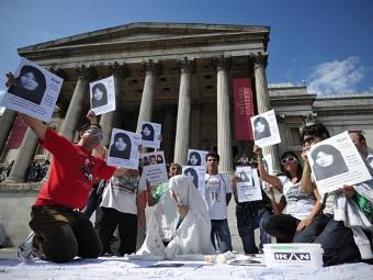 Акция в поддержку Сакинэ Аштиани в Лондоне. Фото (c)AFP Акция в поддержку Сакинэ Аштиани в Лондоне. Фото (c)AFP