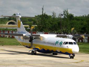 Самолет ATR 72-212 авиакомпании AeroCaribbean. Фото пользователя Jongleur100 с сайта en.wikipedia.org Самолет ATR 72-212 авиакомпании AeroCaribbean. Фото пользователя Jongleur100 с сайта en.wikipedia.org