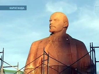 Памятник Ленину в Караганде. Кадр 7 канала телевидения Казахстана